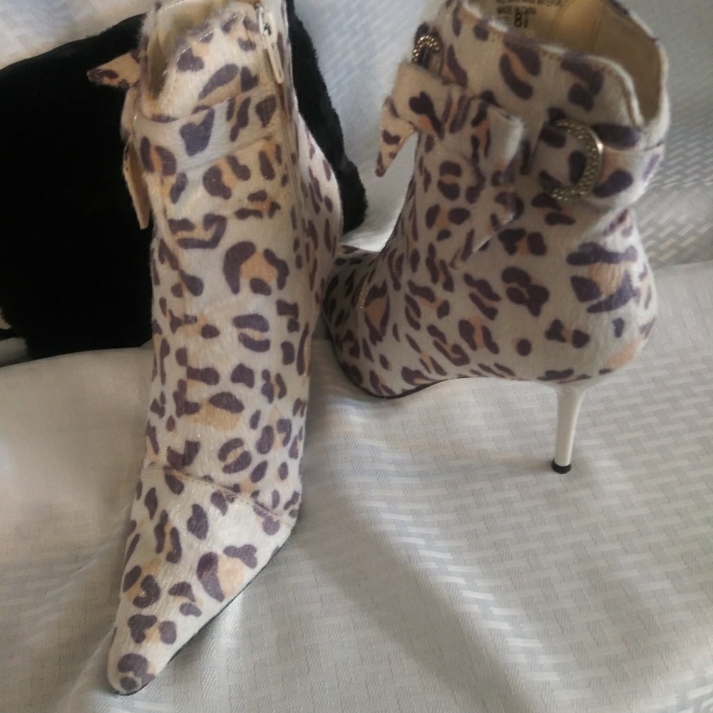 Boots - Picture 3 of 4